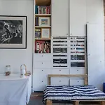 Beautiful Studio 100M From The Louvre Museum