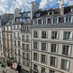 Beautiful Studio 100M From The Louvre Museum