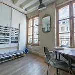 Beautiful Studio 100M From The Louvre Museum